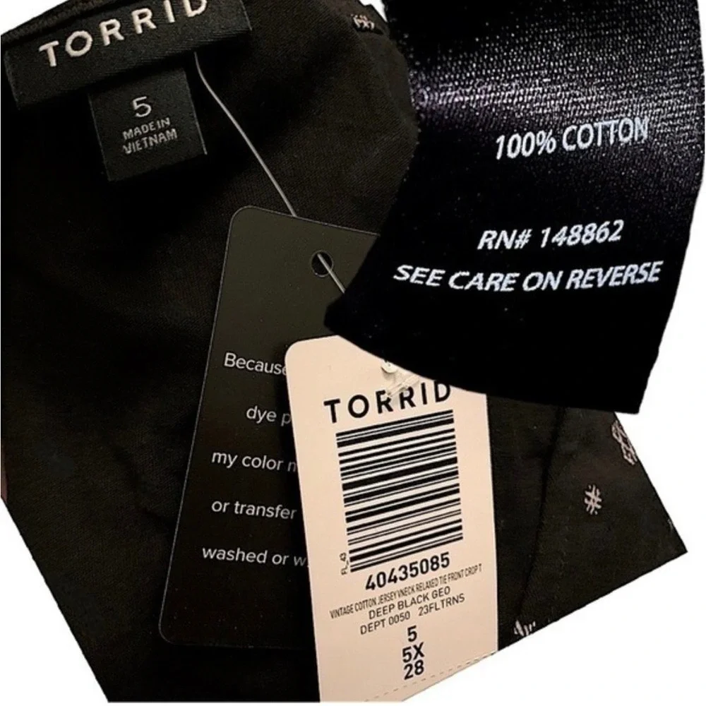 TORRID Deep Black Geo Vintage Cotton V-Neck Relaxed‎ Tie Front Top NWT Size 5X
